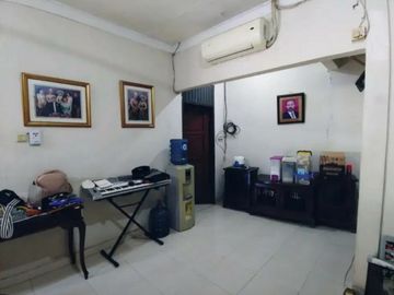 Rumah Pejompongan Hook Jakarta Pusat
