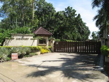 2 Bedroom Unit with Seaview for Rent in Mactan