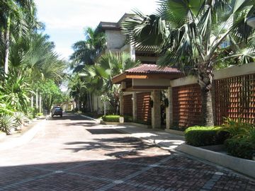 2 Bedroom Unit with Seaview for Rent in Mactan