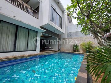 Rumah Istimewa 2 Lantai Ada Kolam Renang Dekat Akses Tol