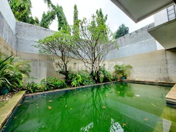 Rumah Istimewa 2 Lantai Ada Kolam Renang Dekat Akses Tol