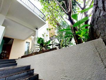 Rumah Istimewa 2 Lantai Ada Kolam Renang Dekat Akses Tol