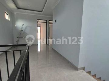 Hunian Premium Mampang - 3 Lantai, Desain Modern, Akses Strategis