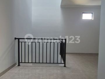 Hunian Premium Mampang - 3 Lantai, Desain Modern, Akses Strategis