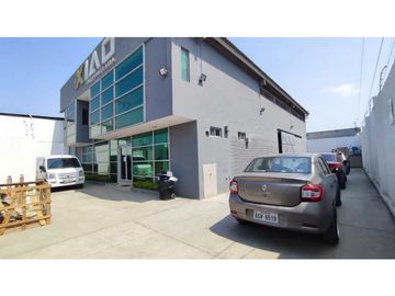 EDIFICIO COMERCIAL CON GALPÓN BODEGA EN VENTA ZONA MÉDICA DURN NORTE