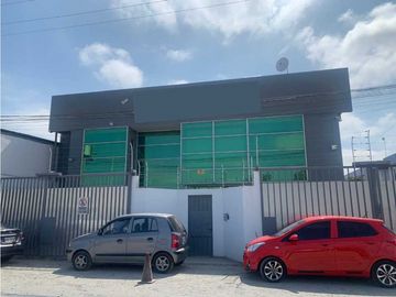 EDIFICIO COMERCIAL CON GALPÓN BODEGA EN VENTA ZONA MÉDICA DURN NORTE