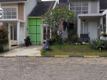 RUMAH SIAP HUNI CANTIK MEMPESONA BERFASILITAS CLUB HOUSE