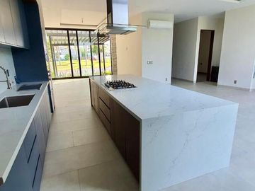 VENTA DE HERMOSA CASA NUEVA EN B NAYAR BUCERIAS NAYARIT