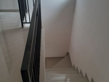 Hunian Elit Lingkungan Hijau Mainroad Mewah 2 Lantai di Cicaheum Bandung dekat Ke Gedung Sate dan Ahmadyani