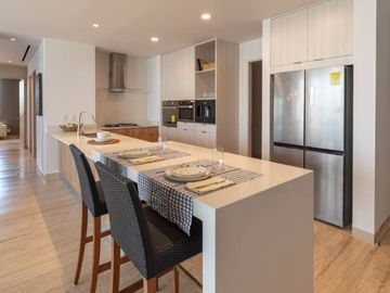 Departamento con cuarto de lavado y amenidades en residencial con campo de golf