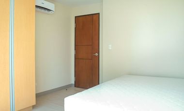 Fully Furnished 2BR Corner Unit with Parking in BGC