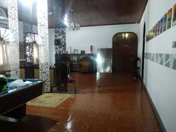 Rumah Mewah Hook di Kertajaya Indah Daerah Manyar