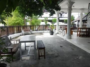 Rumah Mewah Hook di Kertajaya Indah Daerah Manyar