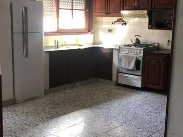 Casa en venta - 4 Dormitorios 3 Baños 2 Cocheras - 440Mts2 - Necochea