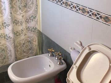 Casa en venta - 4 Dormitorios 3 Baños 2 Cocheras - 440Mts2 - Necochea