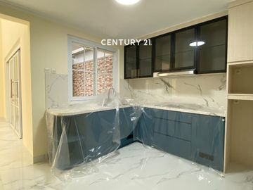 Rumah Renov Siap Huni Dalam Cluster Di Sektor 7 GB 18793