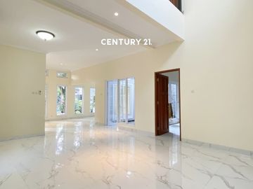 Rumah Renov Siap Huni Dalam Cluster Di Sektor 7 GB 18793