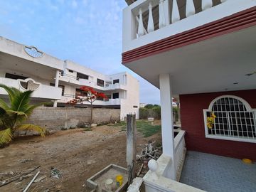 Linda casa rentera con vista al mar