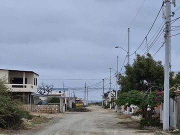 Linda casa rentera con vista al mar