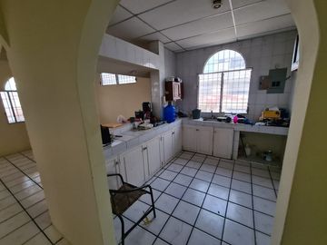 Linda casa rentera con vista al mar