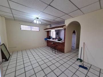 Linda casa rentera con vista al mar