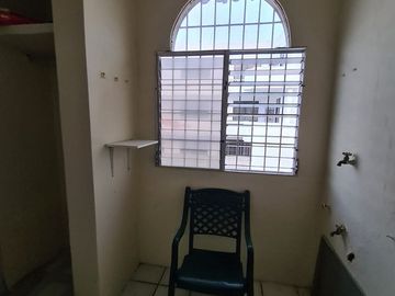 Linda casa rentera con vista al mar