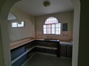 Linda casa rentera con vista al mar
