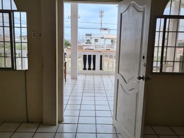 Linda casa rentera con vista al mar