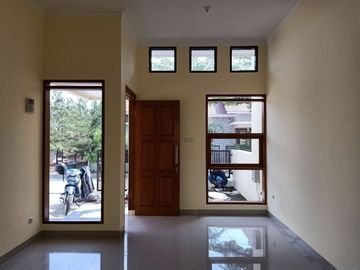 RUMAH DI JUAL MURAH TEMPAT STRATEGIS DEKAT JALAN RAYA DAN TOL GEDEBAGE