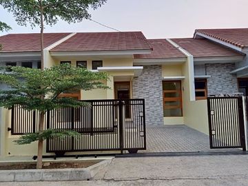 RUMAH DI JUAL MURAH TEMPAT STRATEGIS DEKAT JALAN RAYA DAN TOL GEDEBAGE