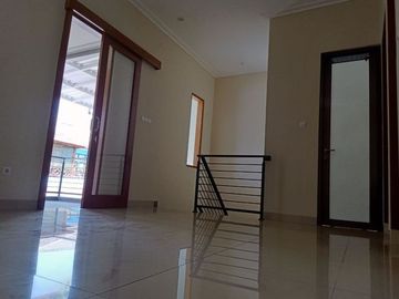 RUMAH DI JUAL MURAH TEMPAT STRATEGIS DEKAT JALAN RAYA DAN TOL GEDEBAGE