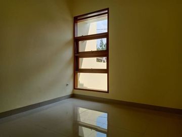 RUMAH DI JUAL MURAH TEMPAT STRATEGIS DEKAT JALAN RAYA DAN TOL GEDEBAGE