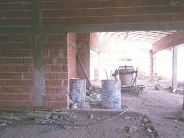 CHALET EN CONSTRUCCIÓN EN BARRIO CERRADO EL DORADO II. FRENTE AL RIO SAN ANTONIO Y A 10 MINUTOS DEL CENTRO DE VILLA CARLOS PAZ