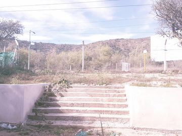 CHALET EN CONSTRUCCIÓN EN BARRIO CERRADO EL DORADO II. FRENTE AL RIO SAN ANTONIO Y A 10 MINUTOS DEL CENTRO DE VILLA CARLOS PAZ