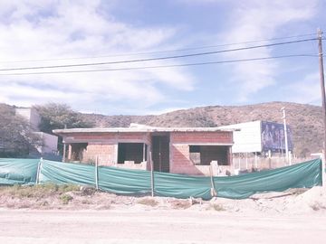 CHALET EN CONSTRUCCIÓN EN BARRIO CERRADO EL DORADO II. FRENTE AL RIO SAN ANTONIO Y A 10 MINUTOS DEL CENTRO DE VILLA CARLOS PAZ