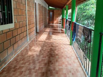 FINCA DE RECREO ASEQUIBLE A 3 MINUTOS DESDE BARBOSA ANTIOQUIA COLOMBIA.