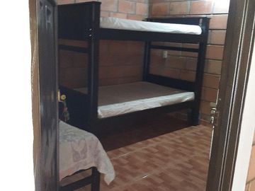 FINCA DE RECREO ASEQUIBLE A 3 MINUTOS DESDE BARBOSA ANTIOQUIA COLOMBIA.
