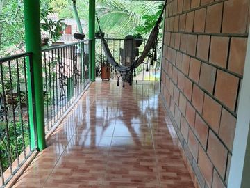 FINCA DE RECREO ASEQUIBLE A 3 MINUTOS DESDE BARBOSA ANTIOQUIA COLOMBIA.