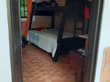 FINCA DE RECREO ASEQUIBLE A 3 MINUTOS DESDE BARBOSA ANTIOQUIA COLOMBIA.