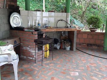 FINCA DE RECREO ASEQUIBLE A 3 MINUTOS DESDE BARBOSA ANTIOQUIA COLOMBIA.