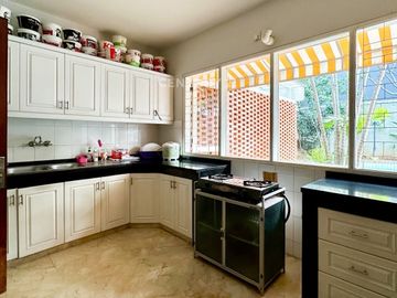 Dijual Rumah Hook Pondok Indah Ada Halaman Dan Pool