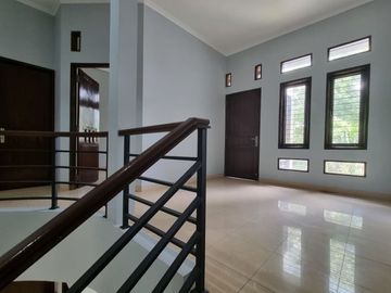 Rumah Strategis di Pesona Khayangan, Depok 8063