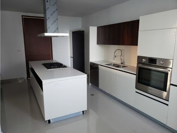 SE ALQUILA APARTAMENTO DE LUJO EN SANTA MARIA LINEA BLANCA