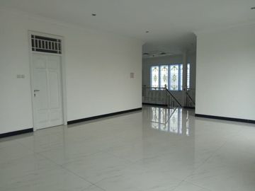 Rumah minimalis luas setrategis pondok kelapa