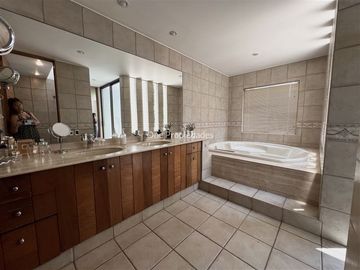 Casa en Venta en Santuario del Valle/Los Trapenses | Casa en Venta 5D4B | Lo Barnechea | One Propiedades