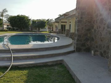 CASA DE 200 METROS, CON ALBERCA, FOVISSSTE, INFONAVIT. SÓLO 33 CASAS