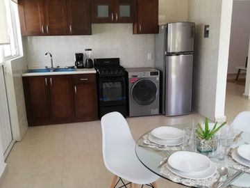 CASA DE 200 METROS, CON ALBERCA, FOVISSSTE, INFONAVIT. SÓLO 33 CASAS