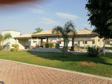 CASA DE 200 METROS, CON ALBERCA, FOVISSSTE, INFONAVIT. SÓLO 33 CASAS