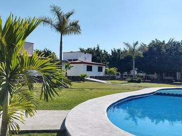 CASA DE 200 METROS, CON ALBERCA, FOVISSSTE, INFONAVIT. SÓLO 33 CASAS