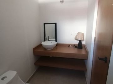 CASA DE 200 METROS, CON ALBERCA, FOVISSSTE, INFONAVIT. SÓLO 33 CASAS